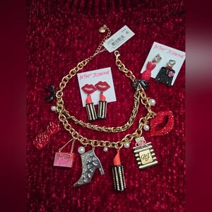 BETSEY JOHNSON FASHION STATEMENT NECKLACE AND EARRINGS NWT